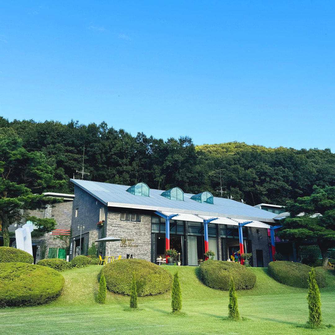 Moon Art Grounds Museum hero